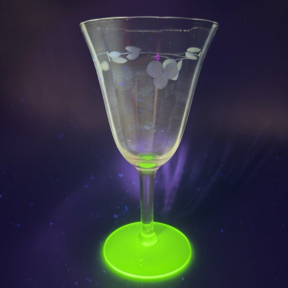 Vintage Uranium Stem Single Goblet Barware Drinking Cup Etched Top Glassware VTG - Picture 1 of 9